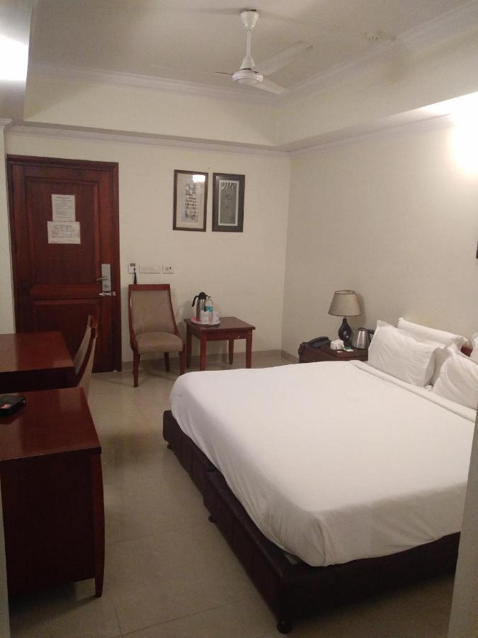 Hotel Bluestone غازي أباد المظهر الخارجي الصورة